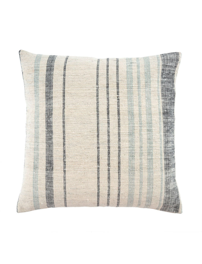 Pillows & Throws